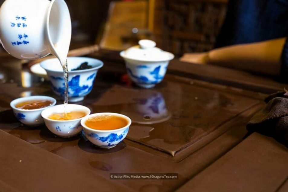 chinese tea Gong Fu Cha ceremony tea tasting pouring oolong tea into cups